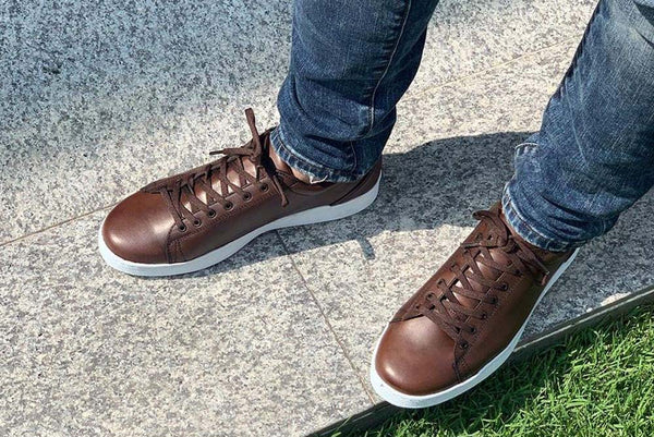 Cómo Combinar Zapatillas Cafe Para Hombre Cómo Combinar Como