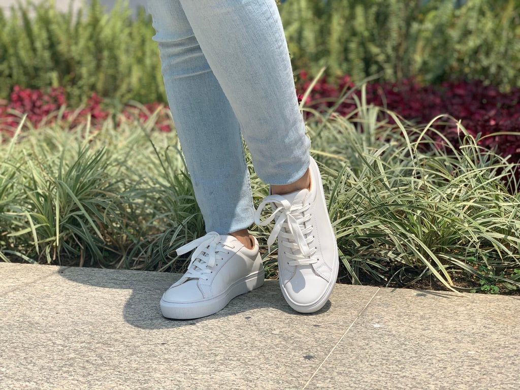 4 colores de tenis para mujer que no pueden faltar en tu closet