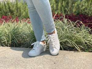 4 colores de tenis para mujer que no pueden faltar en tu closet
