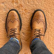 La historia y el origen de los zapatos lonwing: Un legado de elegancia y tradición