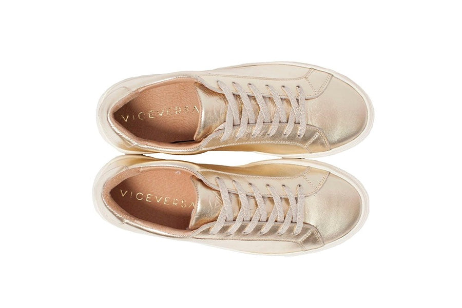 Tenis dorados para mujer
