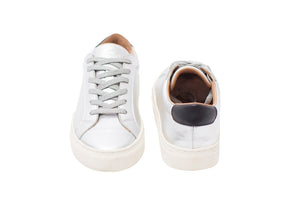 Tenis plateados para mujer con estilo
